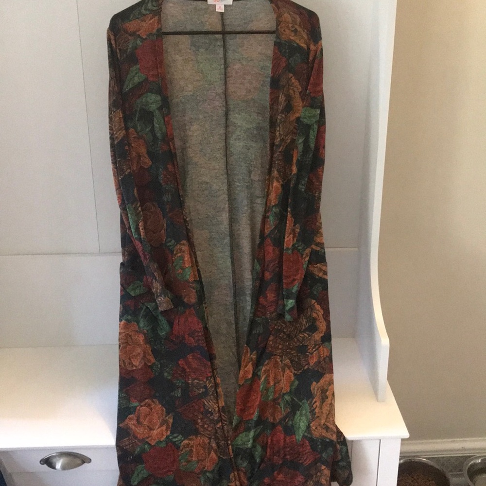 Medium Lularoe Sarah!